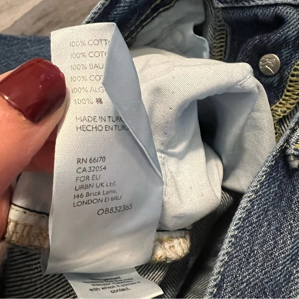 Free People We the Free Maggie Straight Jeans Raw Chewed Hem size 26